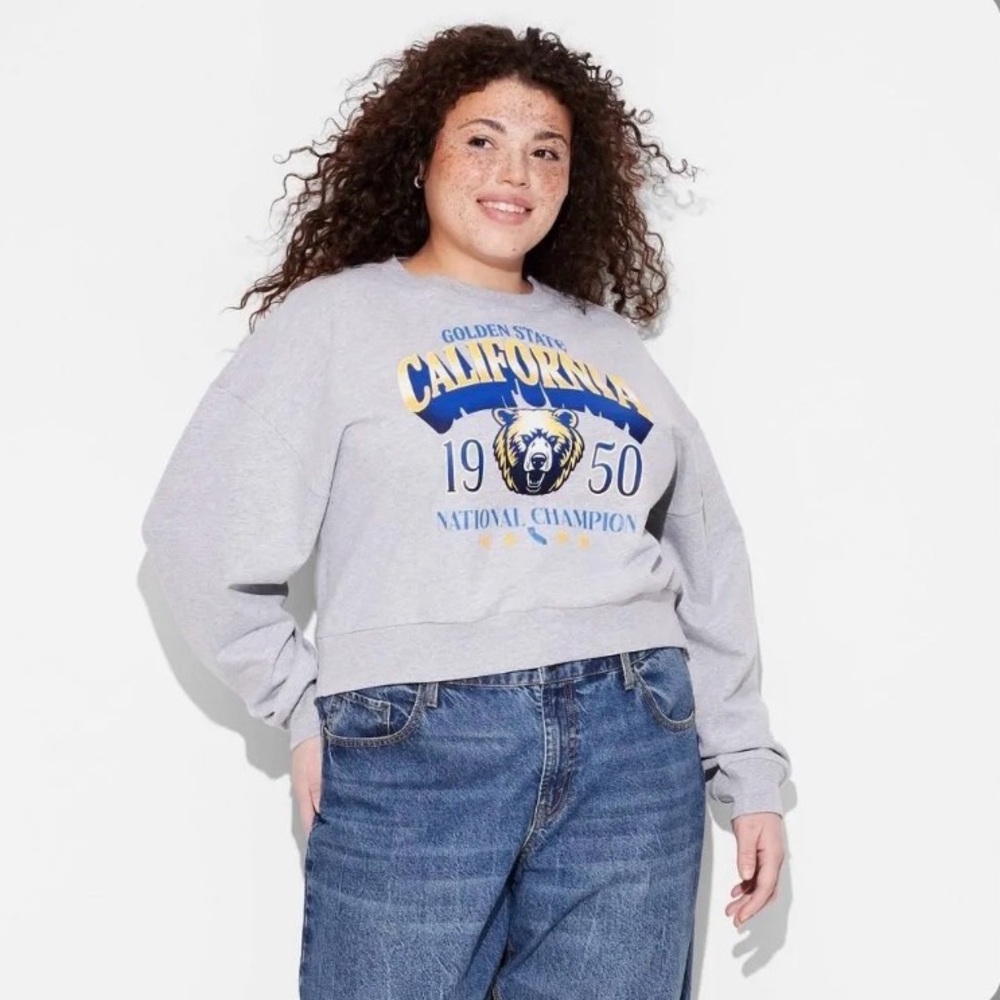 Women's Light Gray Cali Champs Cropped Fleece Graphic Sweatshirt - Modern Lux